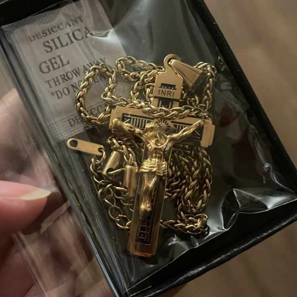Catholic Jesus Christ on INRI Cross Crucifix Gold Silver  Pendant Necklace 22" - Picture 5 of 5